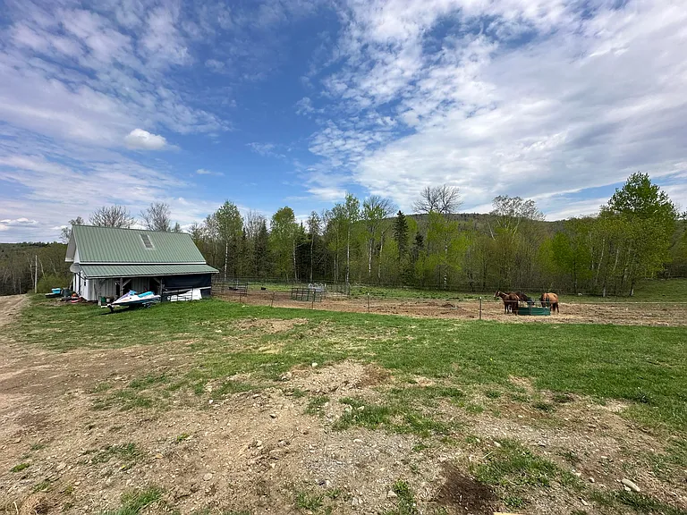 30.7+/- Acres of Scenic Pastureland with Barn & Utilities – Perfect for Homesteading! | $95,000