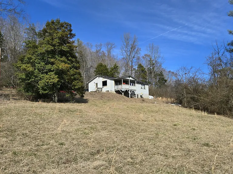 Fixer-Upper on 20 Acres – Endless Potential in Speedwell, TN! | $125,000