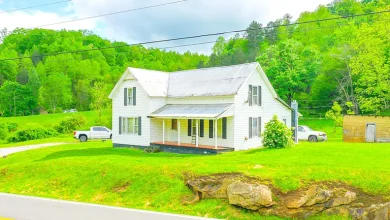 Photo of $150,000 – 20 Acres with Farmhouse Along Hwy 421 in Manchester, KY