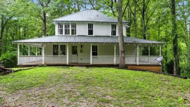 Photo of Historic Farmhouse Near Downtown Bryson City with Mountain Charm and Prime Location