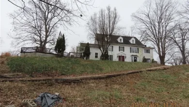 Photo of $63.900, Huntington WV, Fixer-Upper Estate – 6 Bedrooms on a Tree-Lined Lot with Huge Upside