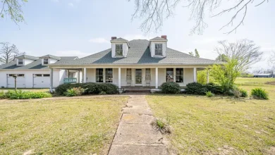 Photo of $199.000—5 Acres Historic Farmhouse in Michie, TN – Classic 1918 Charm