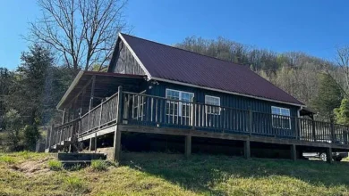 Photo of Pondfront Home on 34.07 Acres in Sneedville, TN