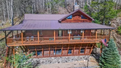 Photo of Stunning Mountain Log Cabin Retreat in Johnson City, TN with 5.11 Private Acres