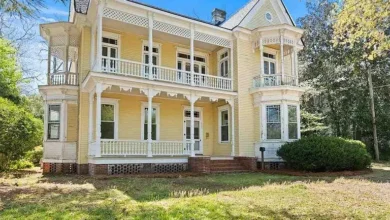 Photo of $149.000 – Timeless Queen Anne Charm in Historic Darlington SC – Classic Southern Living on a Spacious 0.9-Acre Lot