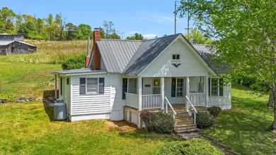Photo of $139.900 – Country Cottage Retreat with Pasture Land and Mountain Charm