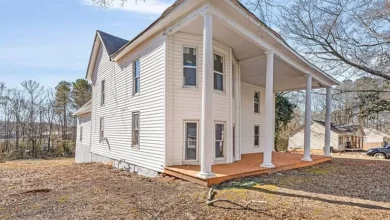 Photo of Historic Colonial Fixer on 0.55 Acres in Temple, GA