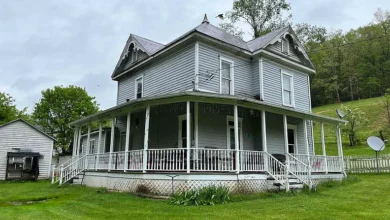 Photo of $124.000 – Historic Farmhouse on 3.2 Acres with Timeless Character