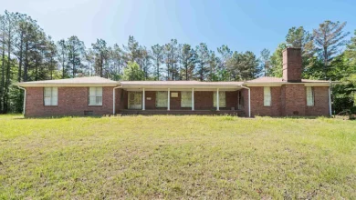 Photo of $119.000 -5beds 3baths 3,512sqft on 3 Acres. Private Brick Ranch