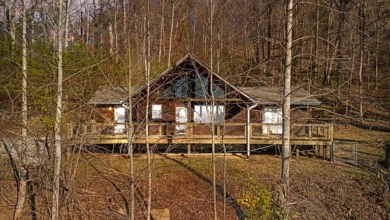 Photo of $184.000 – Cabin Retreat on 1.07 Acres with Lake Views and Wrap-Around Porch in KY